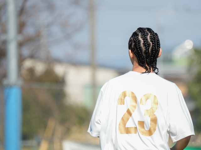 ドンデコルテ小橋の姉の髪型、コーンロウ